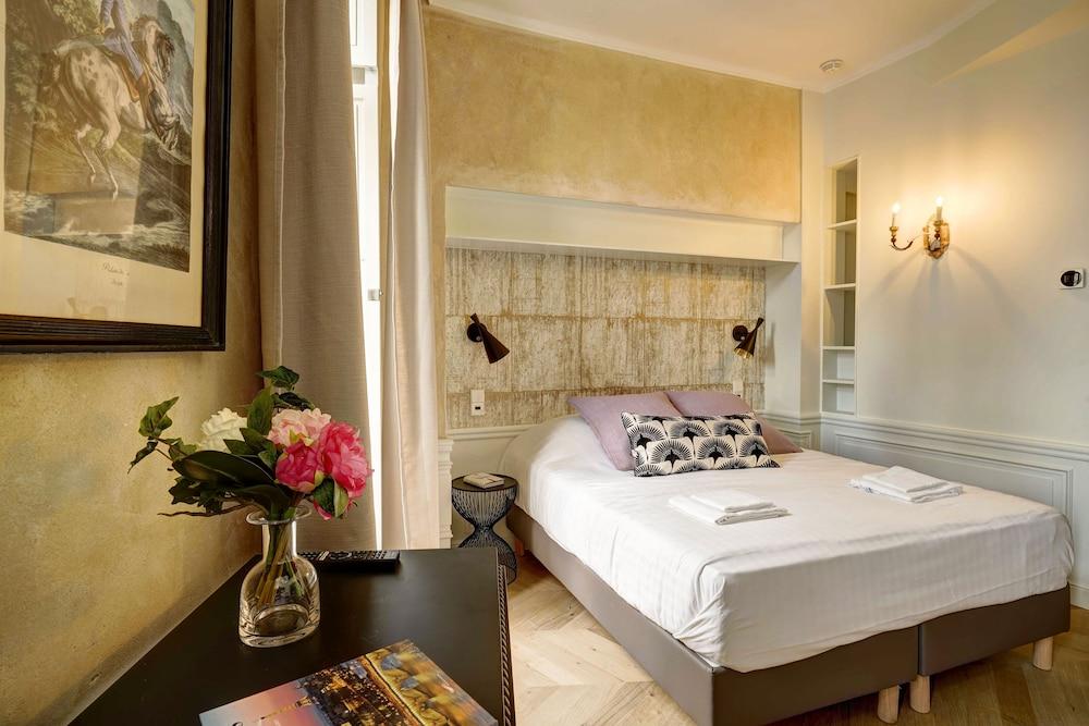 Du Louvre Apartment