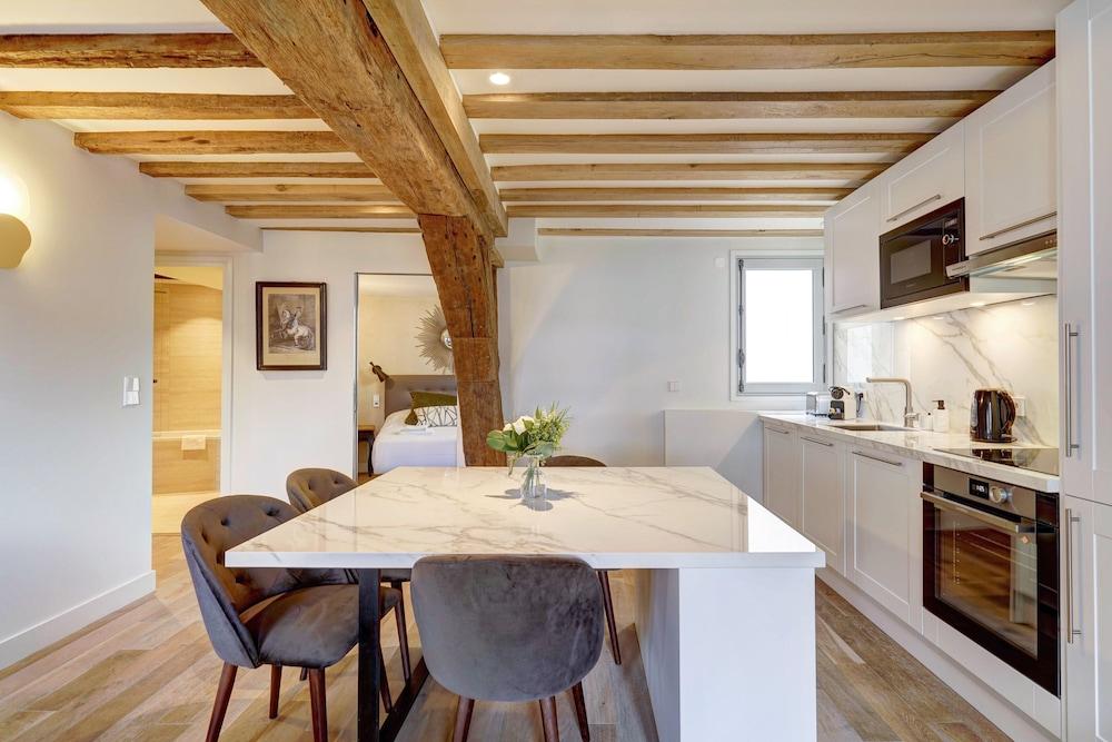 Apartment Du Louvre Paris
