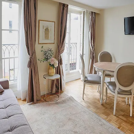 Confidentiel - Louvre 4* Parigi