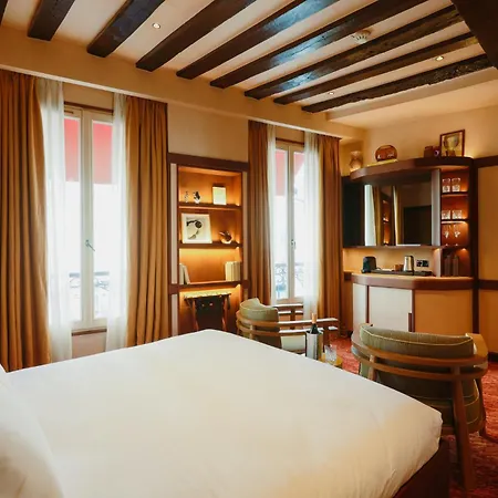 Confidentiel - Louvre 4* Parigi