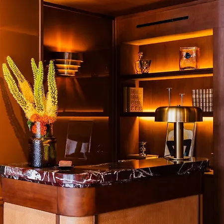 Confidentiel - Louvre 4* Parigi