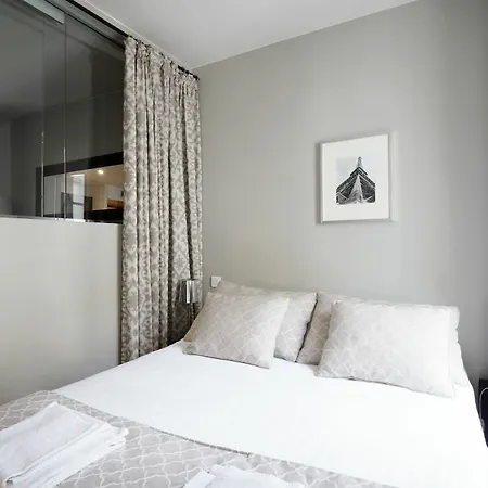 Confidentiel - Louvre 4* Parigi