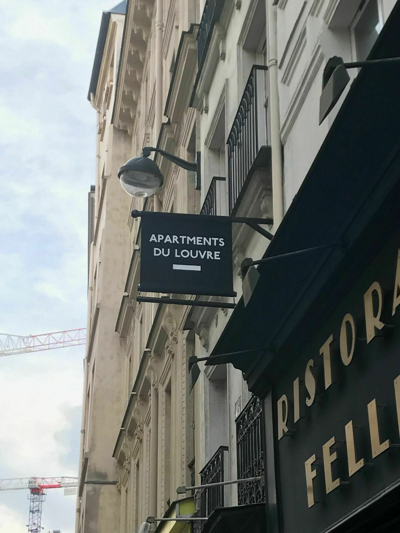 Confidentiel - Louvre Paris